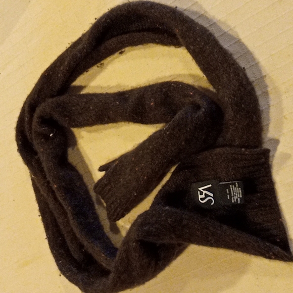 Saks 5th Ave 100% Cashmere Scarf - Picture 2 of 3